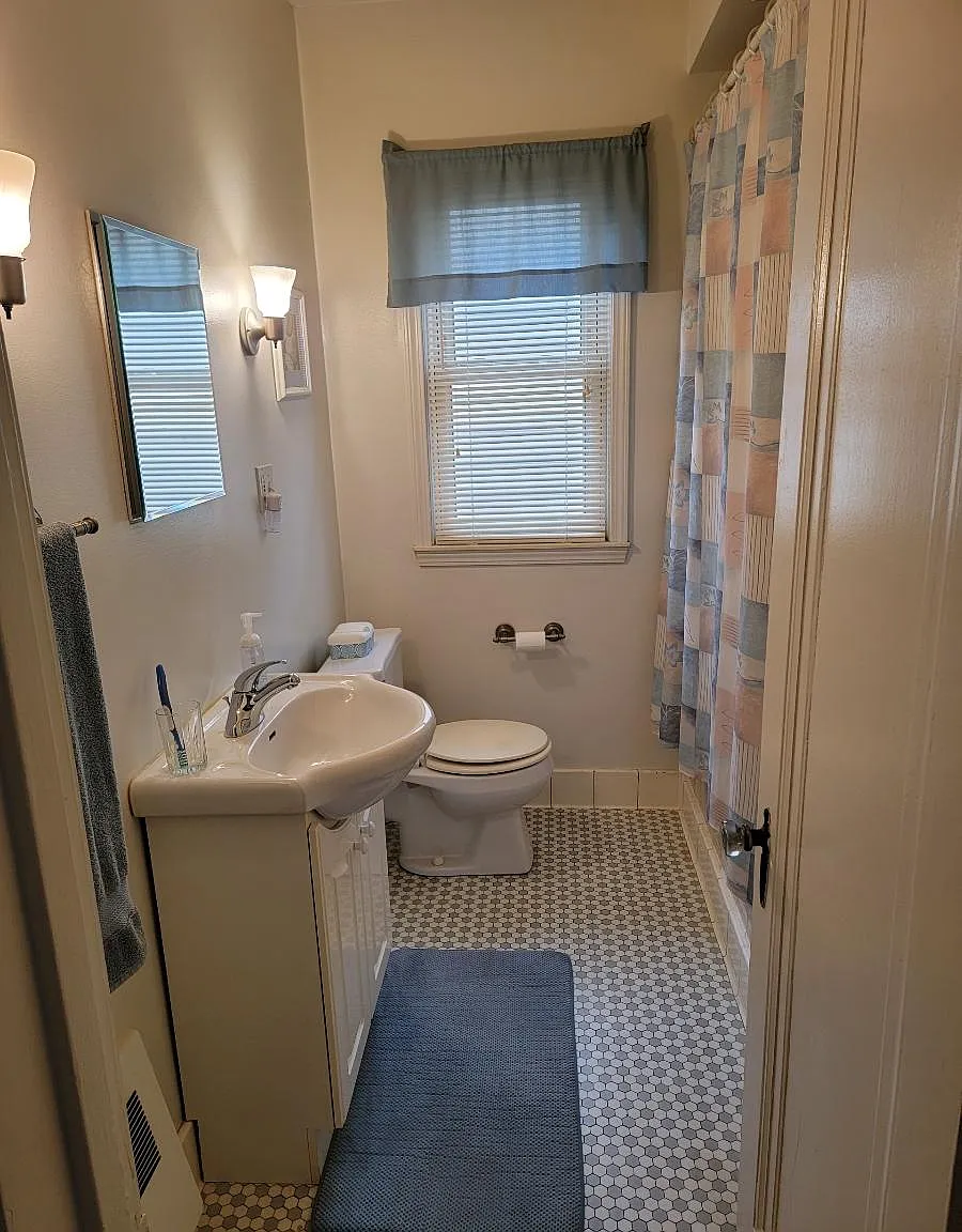 2 bed, 950 sqft, $1,200 — Photo 3