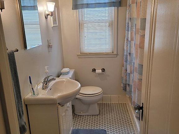 3rd image of 443 Elm St