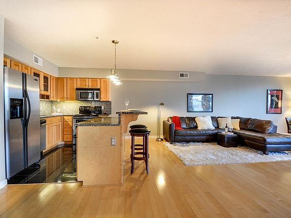 4th image of 2222 Detroit Ave APT 709