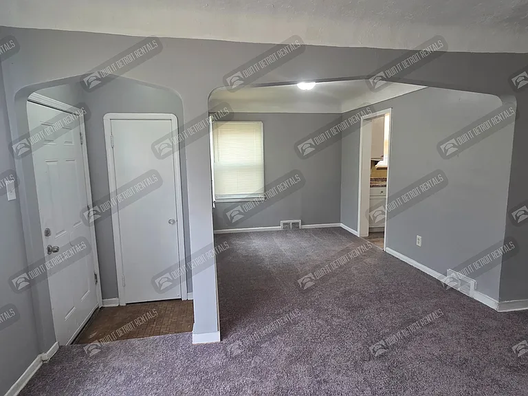 18624 Albion St — Photo 5