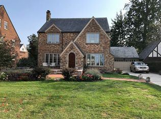 17401 Edgewater Dr, Lakewood, OH