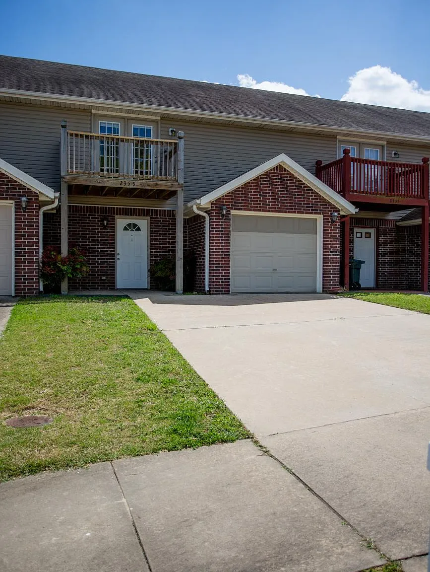 2353 W Skyler Dr — Photo 1