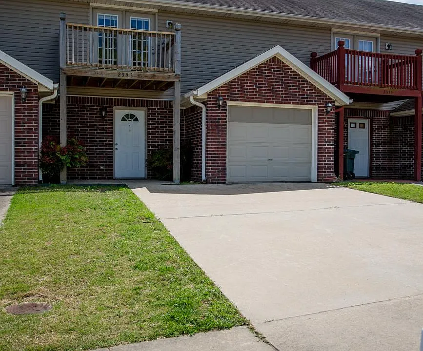2353 W Skyler Dr