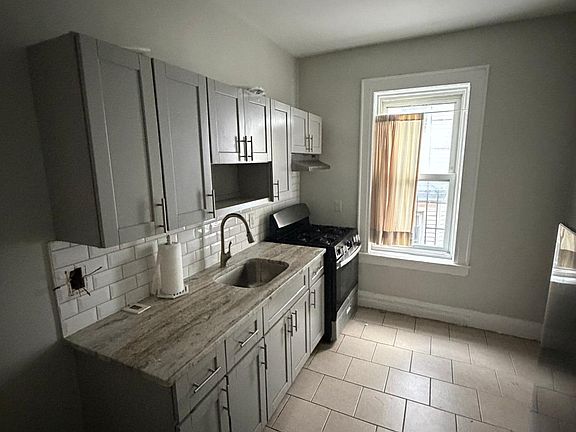 2nd image of 131 N 16th St #6
