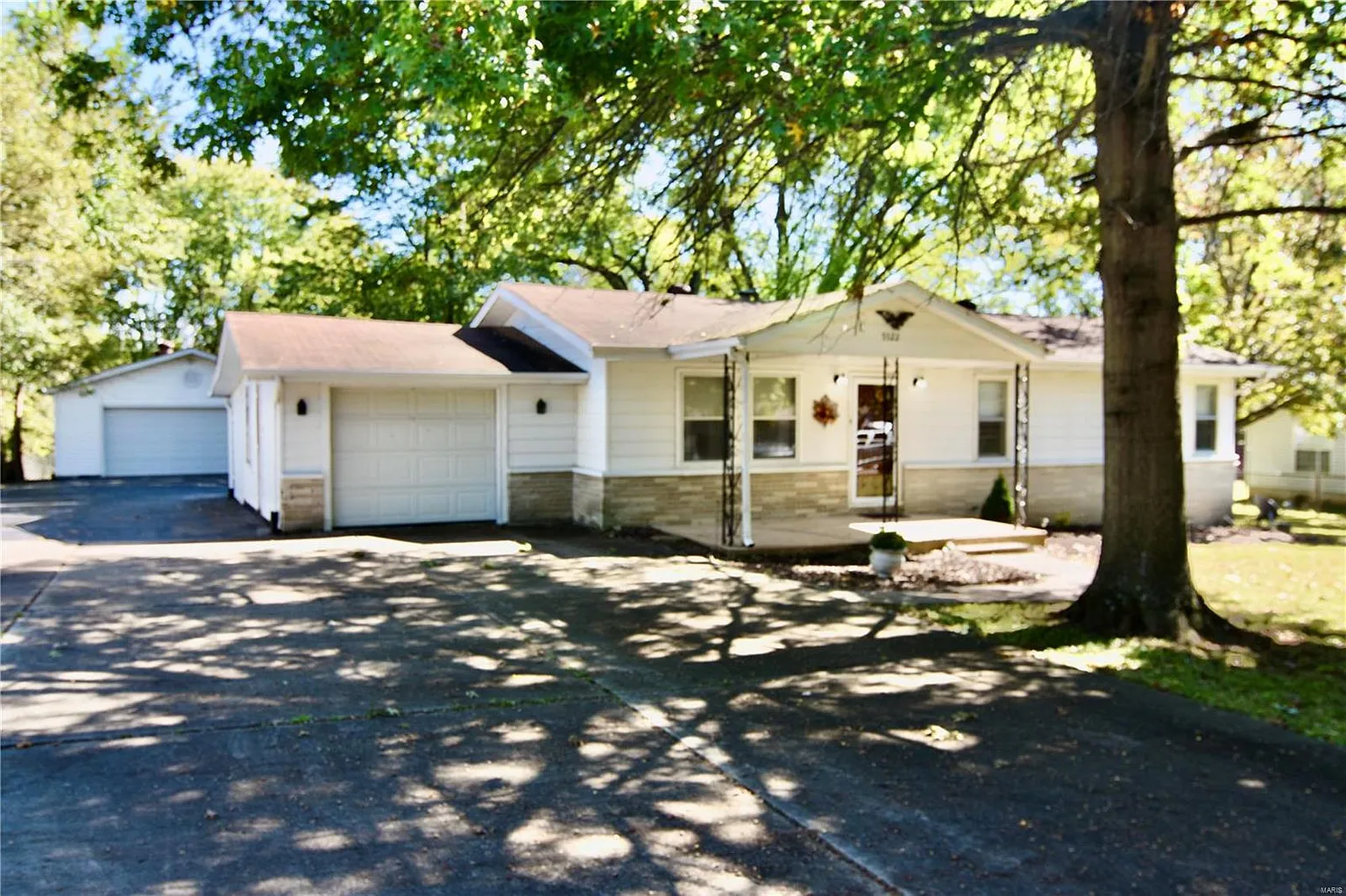 9322 Lone Oak Dr photo 1