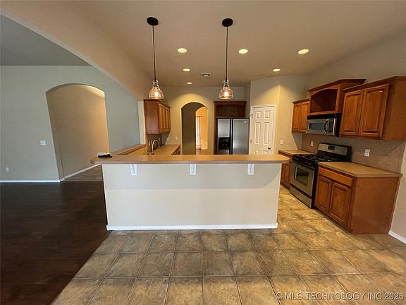 3rd image of 20463 E 46th St S