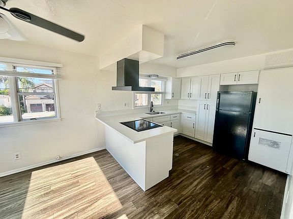4th image of 644-48 Nautilus St #648