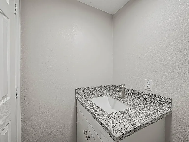 10694 Pine St — Photo 13