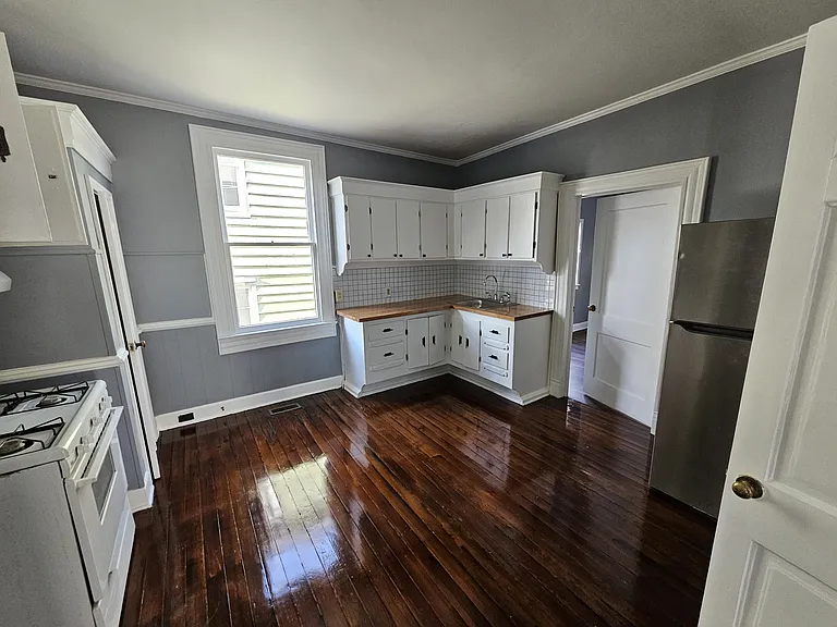 256 Coming St #A — Photo 8