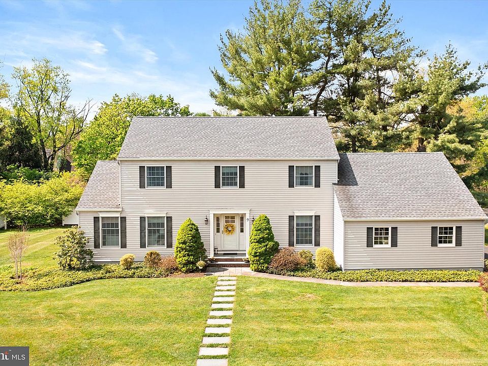 1st image of 9 Holly Ln