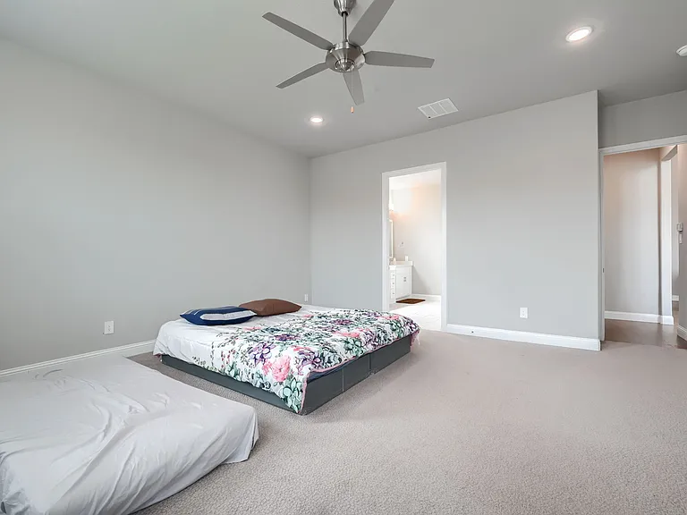 929 Newcastle Dr — Photo 18