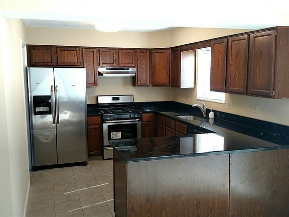 3rd image of 10429 Cobblestone Ln