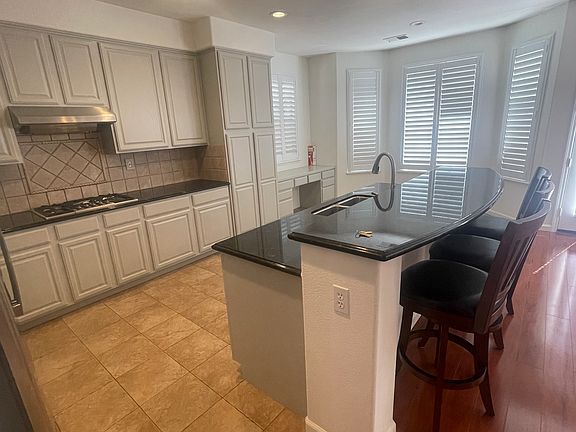 3rd image of 804 Romani Ct