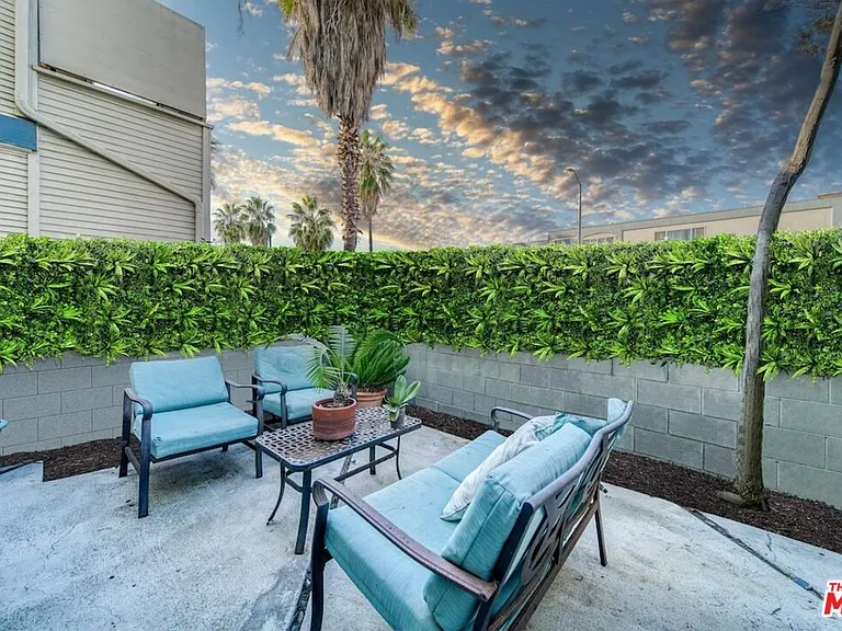 46 Rose Ave — Photo 42