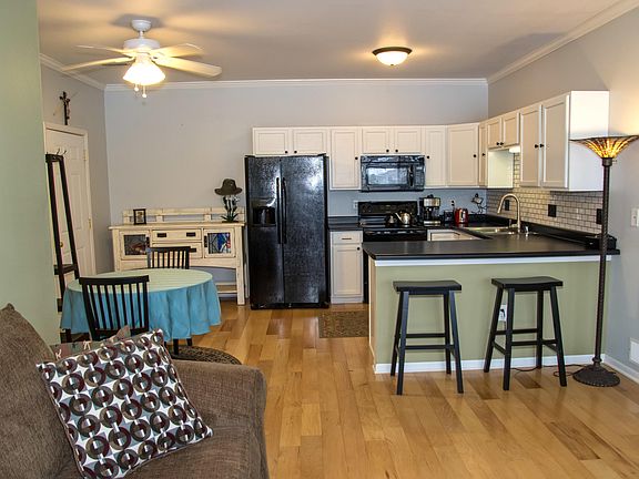 4th image of 6924 S Rolling Meadows Ct #102