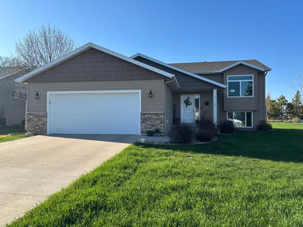1816 Spruce Grove Trl, Detroit Lakes, MN 56501