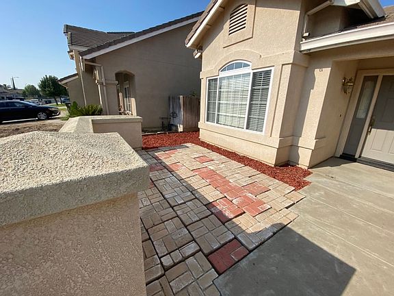 4th image of 1579 Queensland Ave