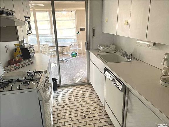 4th image of 14 Laurel Dr