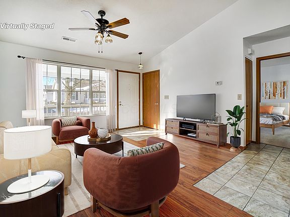 4th image of 1296 Hillview Cir W