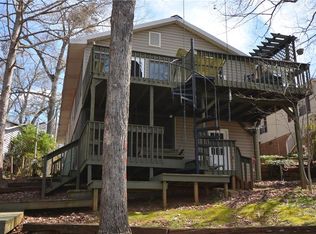 439 Lakewood Dr, Townville, SC 29689