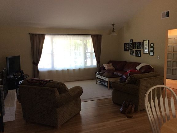 2nd image of 450 Plum Tree Ct