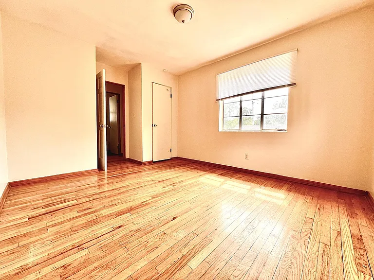 2530 Pleasant St #4 — Photo 10