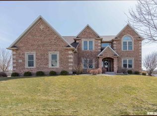 5465 Hugo Rd, Bettendorf, IA 52722