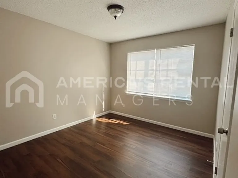5433 Faucett Rd — Photo 10