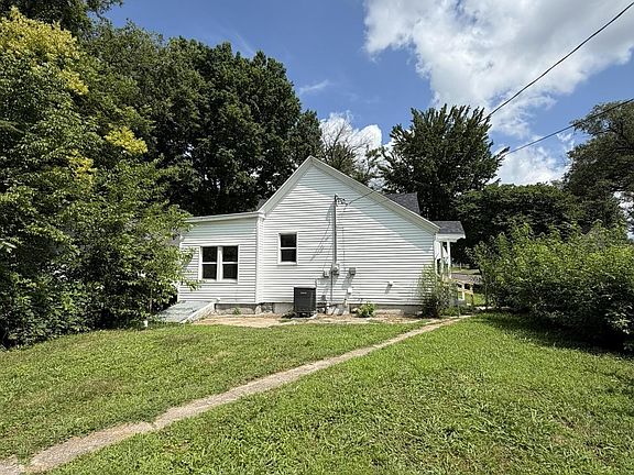 3rd image of 1022 E 9th St
