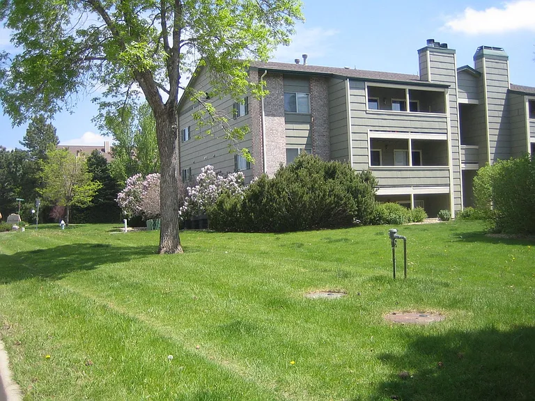 South side of the rental with unobstructed westward and southern views.