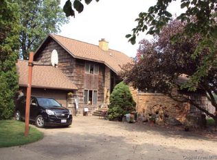 596 Lake Dr, Woodhull, IL