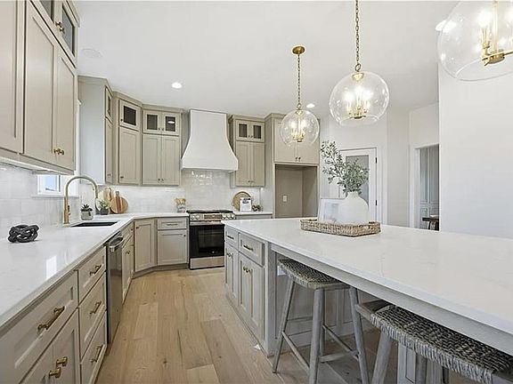 4th image of 2308 Foxtail Dr