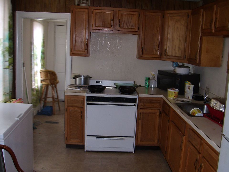 2nd image of 408 E 12th St