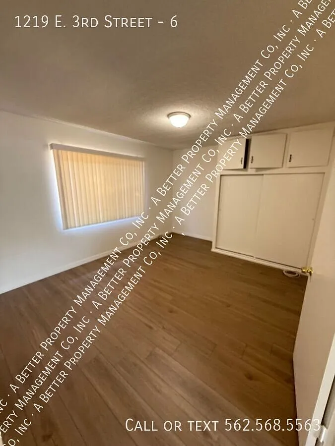Gated Upper Unit W/ Plank Floors, & Onsite Laundry — Photo 3