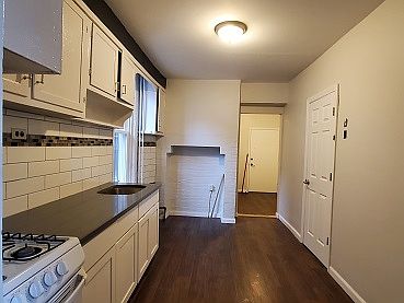 2nd image of 215 44th St