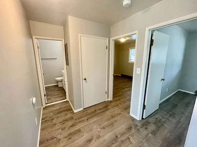 516 NW Bailey Ave #9 — Photo 8