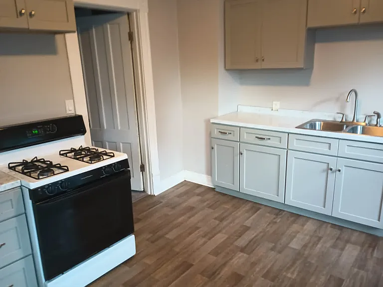 407 4th St #1 — Photo 2