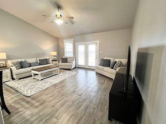 3rd image of 4025 Blair Ln