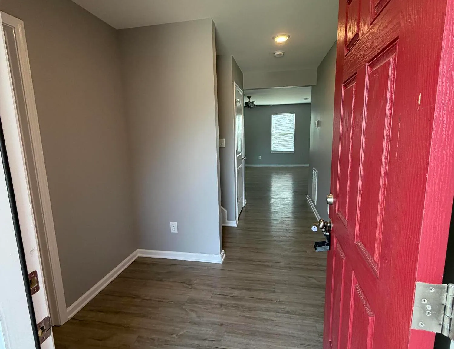 4 bed, 2.5 bath, 1912 sqft, $2,300 — Photo 3