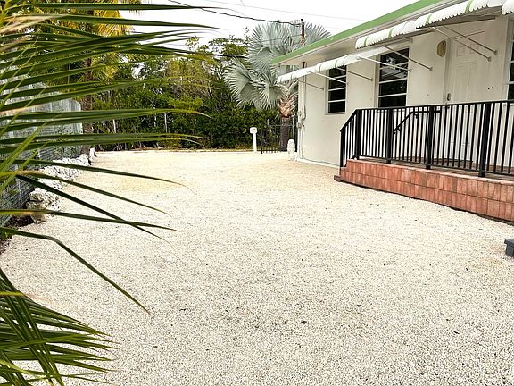 4th image of 13 N Blackwater Ln
