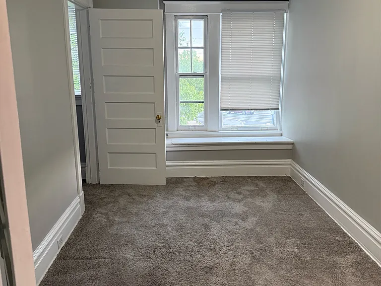 437 S Elm Ave — Photo 7