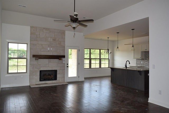 2nd image of 1931 Satinwood Dr