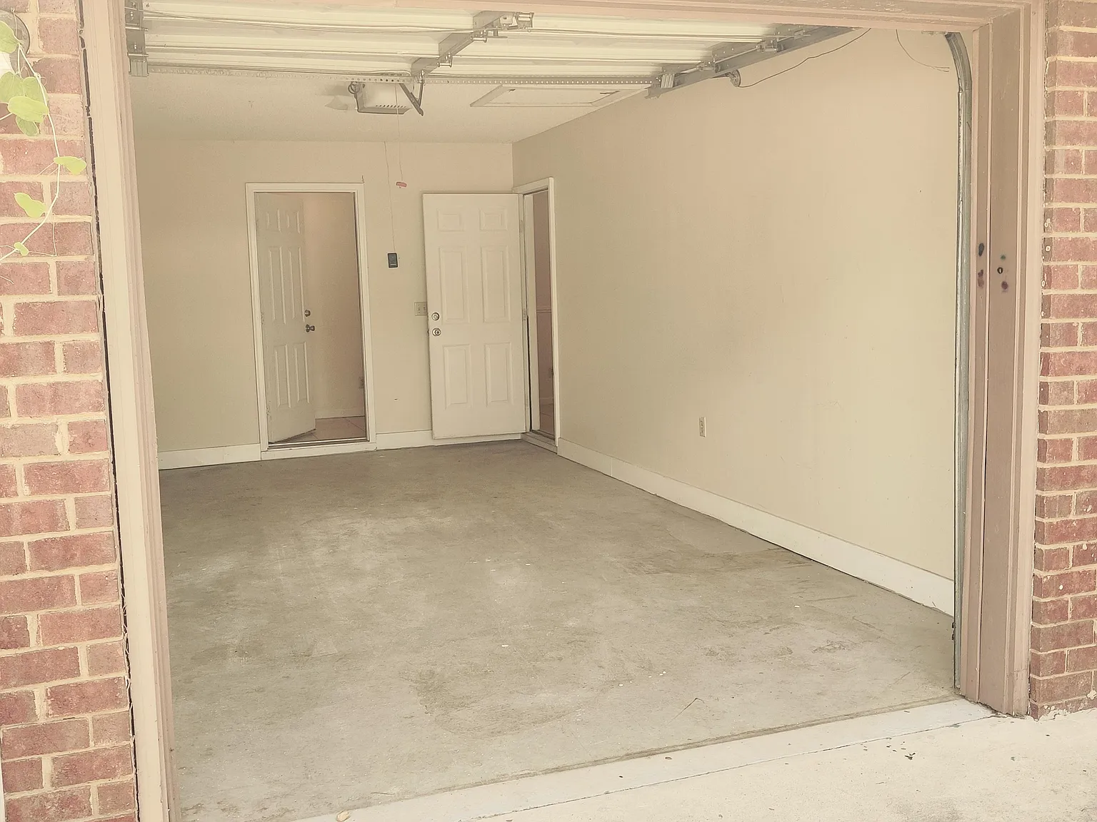 4 bed, 1304 sqft, $1,700 — Photo 2