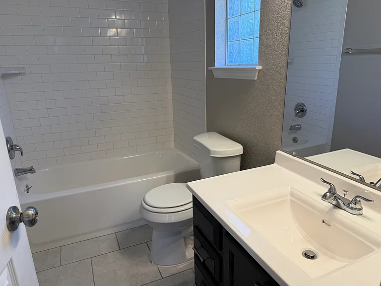 1103 Concho St — Photo 11