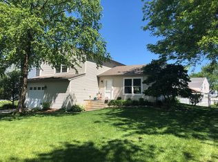 20142 S Pine Hill Rd, Frankfort, IL 60423