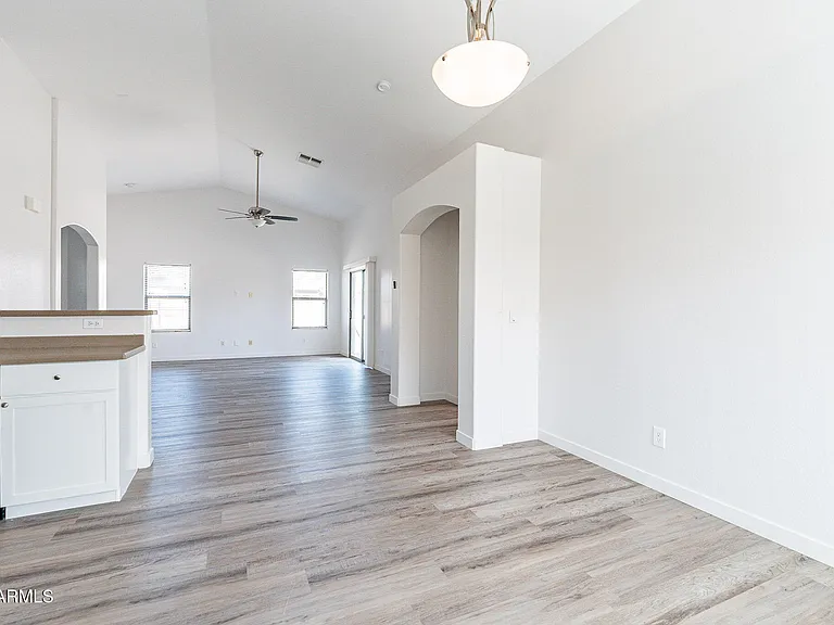 24866 W Huntington Dr — Photo 22