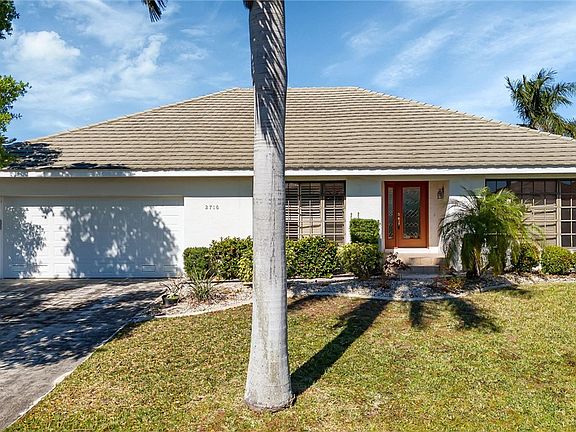 2nd image of 2718 Saint Thomas Dr