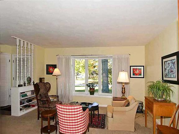 3rd image of 7267 Maplewood Dr