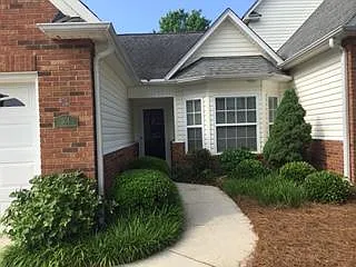 301 Ivystone Dr — Photo 2
