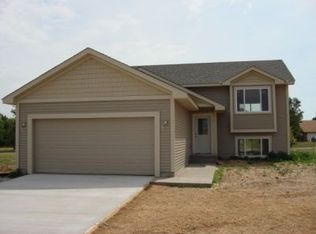 1156 W Edge Pl, New Richmond, WI 54017